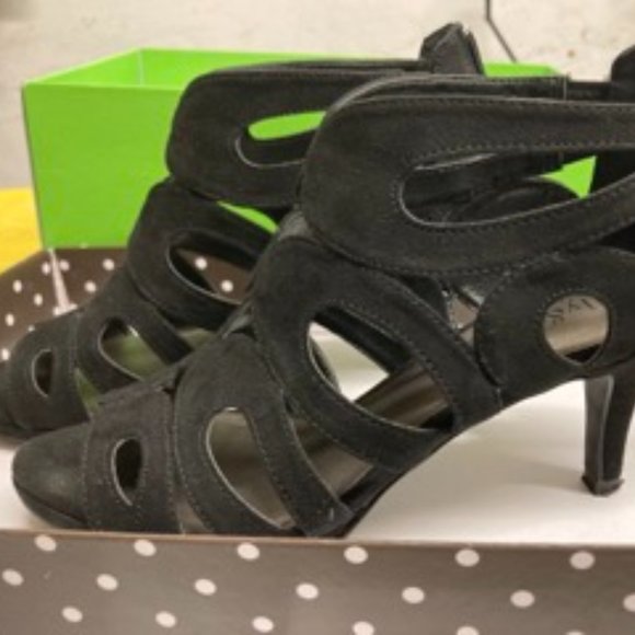 Kelly & Katie Black KK Dita 6/5 Sandals - Picture 4 of 8